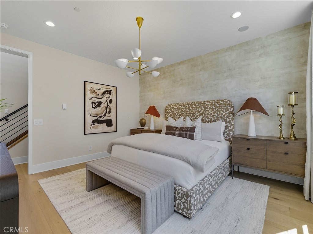 2445 Liv Way