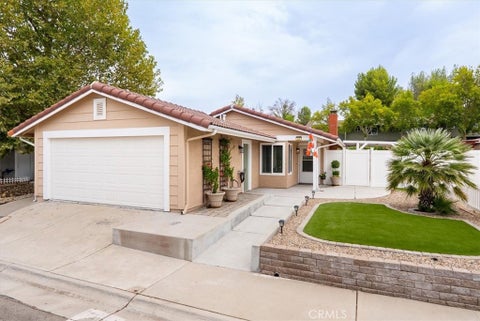 Photo of 205 Honeysuckle LN, Paso Robles, CA 93446 (MLS # NS26192811)