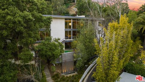 Photo of 2207 Bowmont Drive, Beverly Hills, CA 90210 (MLS # 26638693)