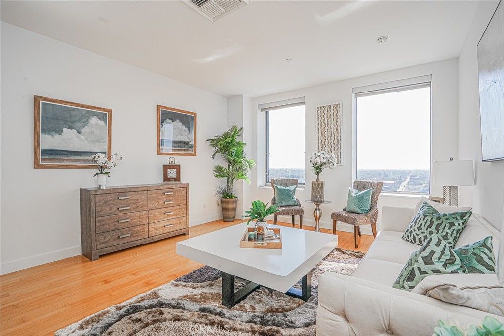 Photo of 3810 Wilshire Blvd #1409, Los Angeles, CA 90010 (MLS # PW25239869)