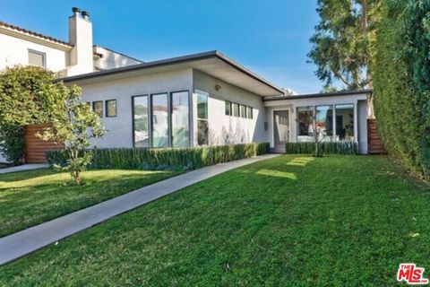 Photo of 1610 S Hayworth Avenue, Los Angeles, CA 90035 (MLS # 26668169)