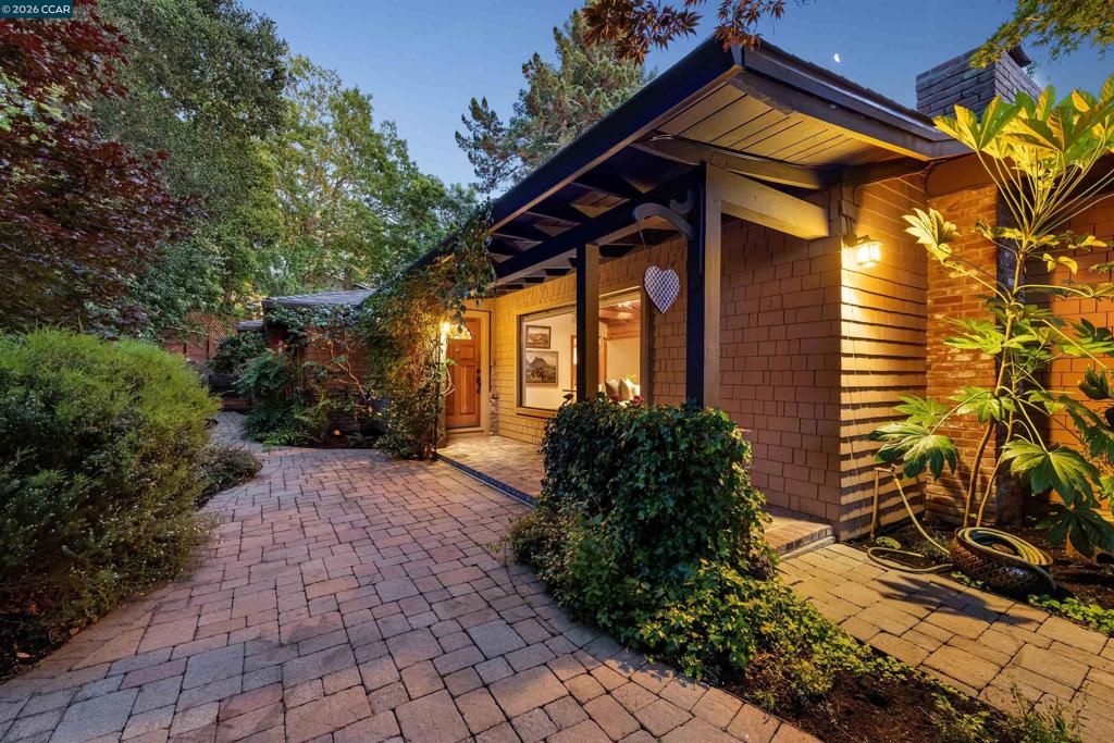 90 Overhill Rd