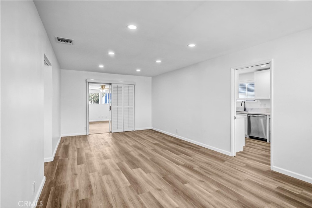 18811 E Glenlyn