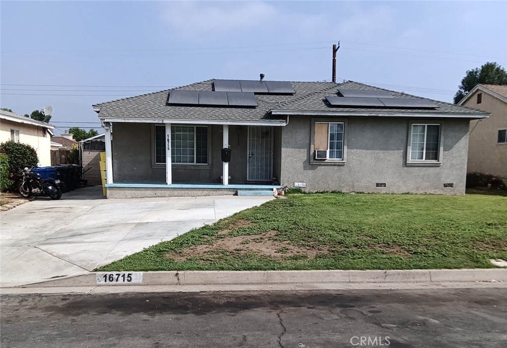 Welcome to 16715 E Masline St, a single-story 3-bedroom, 1-bath home offering approximately 1,080 sq. ft. of living space on a generous 6,200+ sq. ft. lot. Built in 1954, this property comes equipped with solar panels for energy efficiency and long-term savings.
Ideally located near schools, parks, shopping, dining, and with easy freeway access, this home combines convenience with opportunity. It needs some TLC, making it the perfect project for investors or flippers.
Don’t miss this diamond in the rough —bring your vision and unlock its full potential!