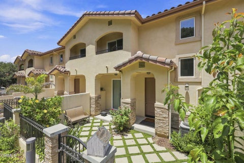 Photo of 1218 Vista Heights Court, Thousand Oaks, CA 91320 (MLS # V1-37864)