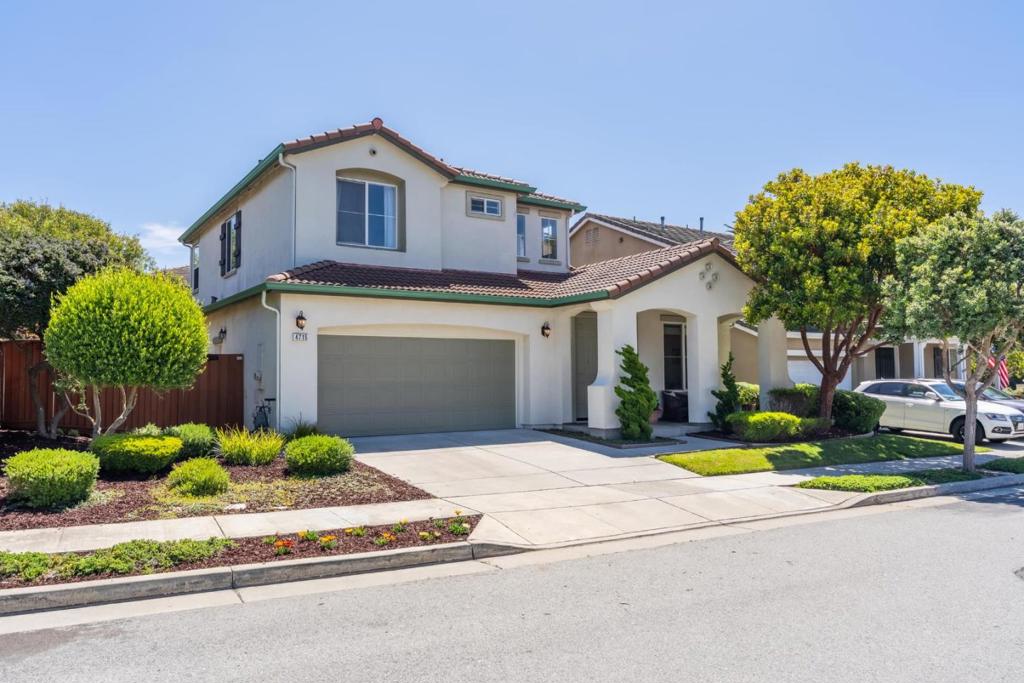 Photo of 4715 Peninsula Point Drive, Seaside, CA 93955 (MLS # ML82051116)