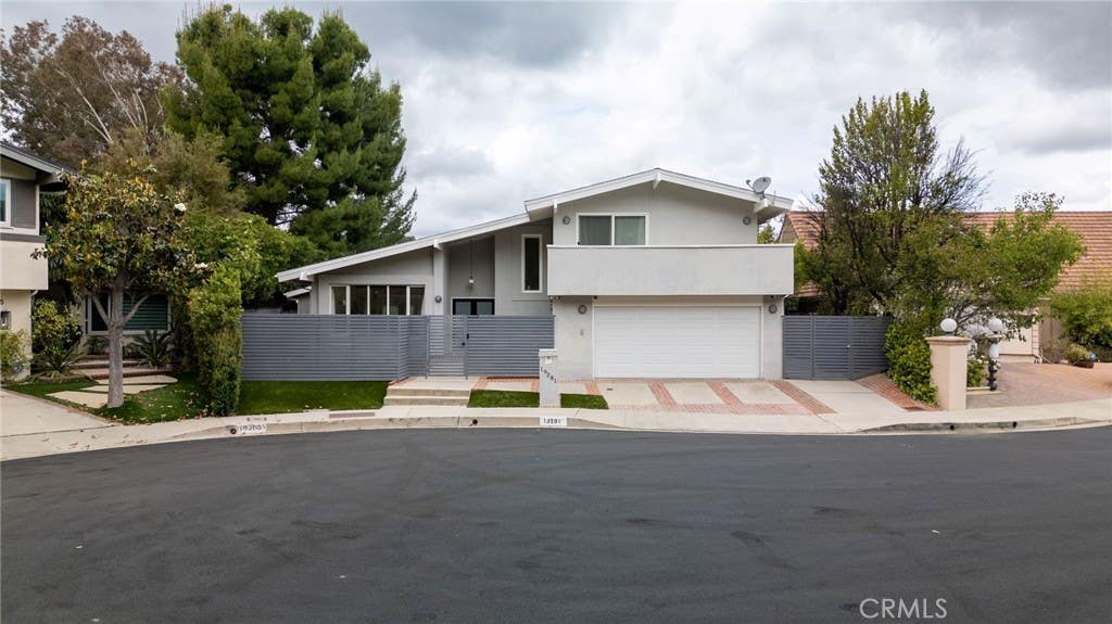 Photo of 19281 Berclair Lane, Tarzana, CA 91356 (MLS # GD26099200)