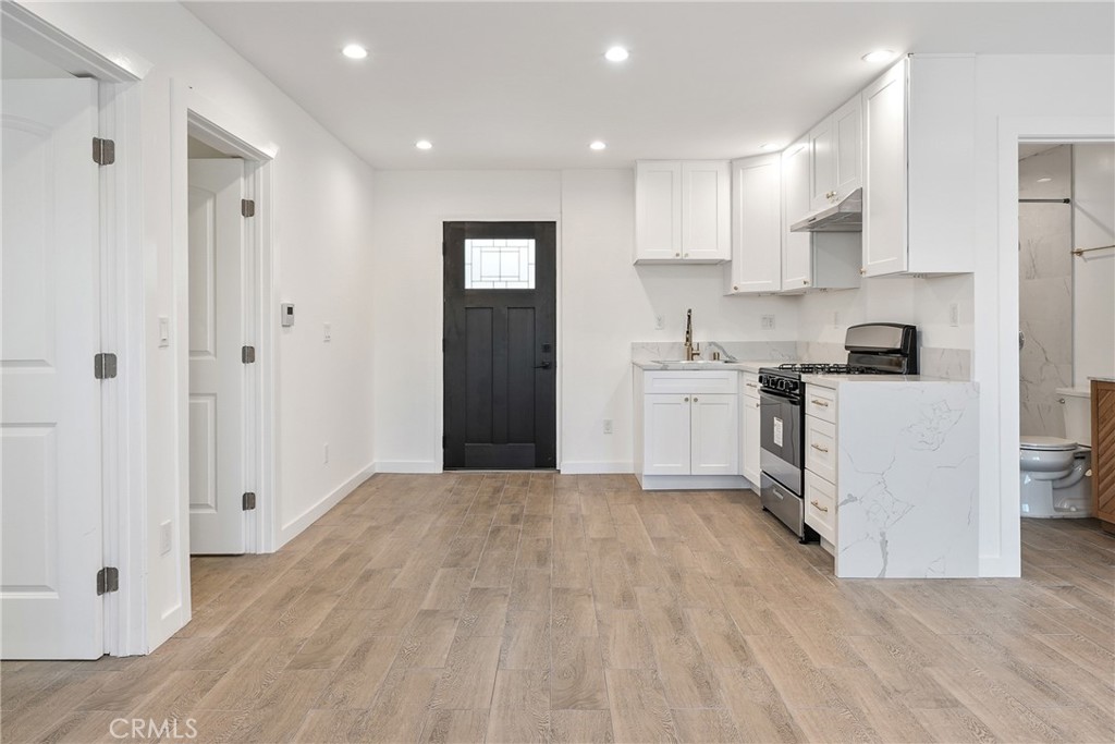 BRAND NEW CONSTRUCTION – SECTION 8 ACCEPTED – 2 OTHER UNITS AVAILABLE
Be the first to live in this stunning, brand new 2-bedroom residence located in the heart of the North Hollywood Arts District. This unit offers modern living with brand-new everything — including stainless steel appliances, sleek laminate flooring, and contemporary finishes throughout.
Situated on a quiet, tree-lined street just steps away from local theaters, trendy cafes, art galleries, and NoHo’s vibrant nightlife, this home combines style, comfort, and unbeatable convenience. The open-concept layout is filled with natural sunlight and designed with functionality in mind, making it perfect for both relaxing and entertaining.
Don’t miss out on this rare opportunity to live in a fresh new space in one of LA’s most exciting neighborhoods. 2 additional units available – apply today!