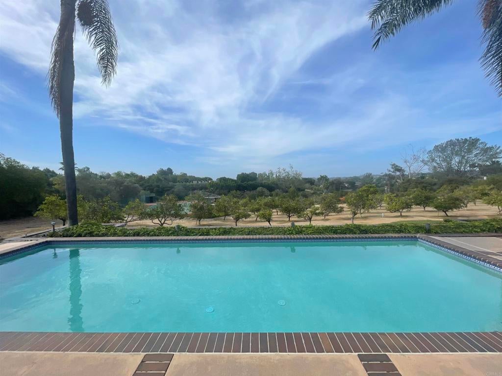 6375 La Valle Plateada