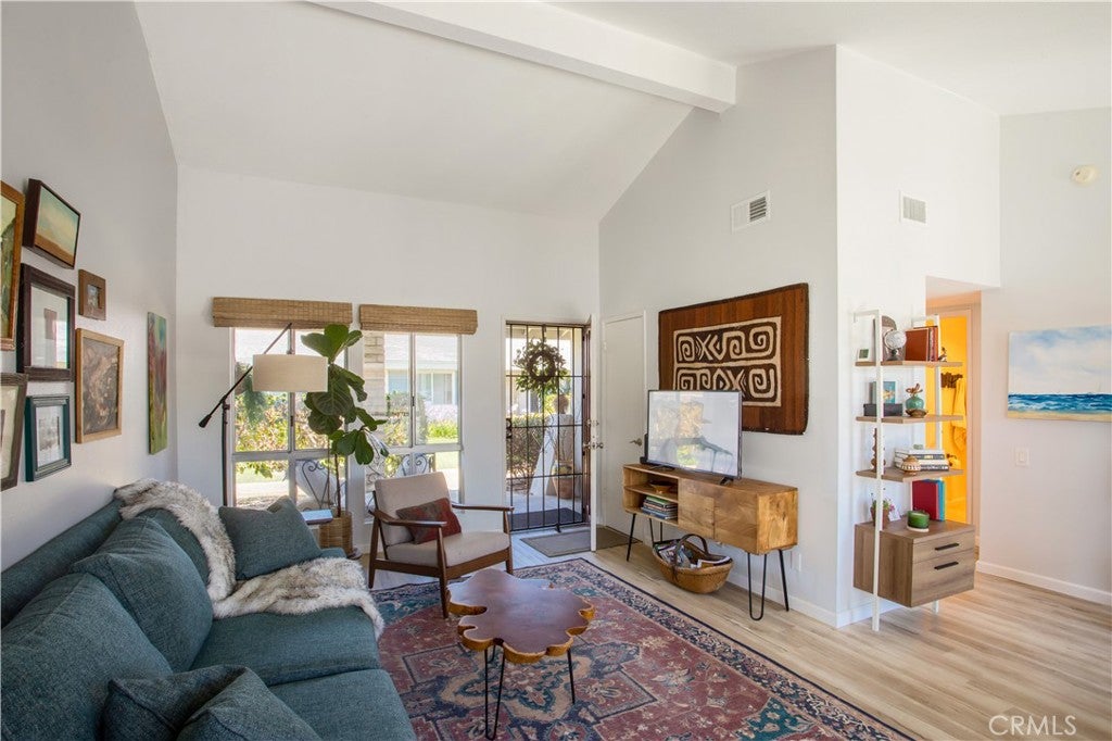 3685 Vista Campana N 66
