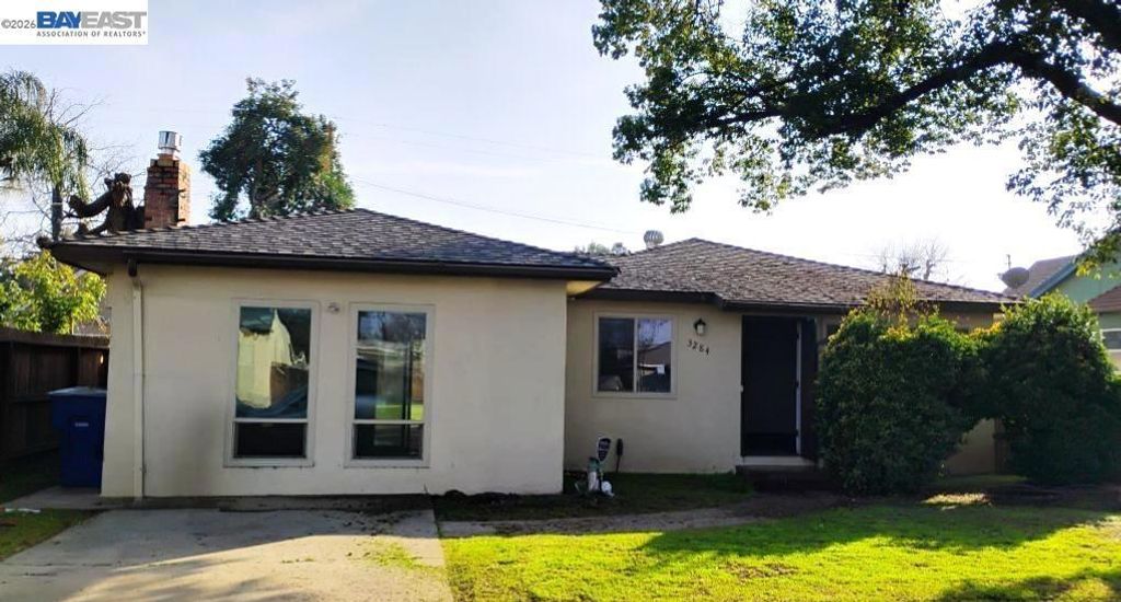 Photo of 3284 3284 E Pine Ave Ave, Fresno, CA 93703 (MLS # 41124776)