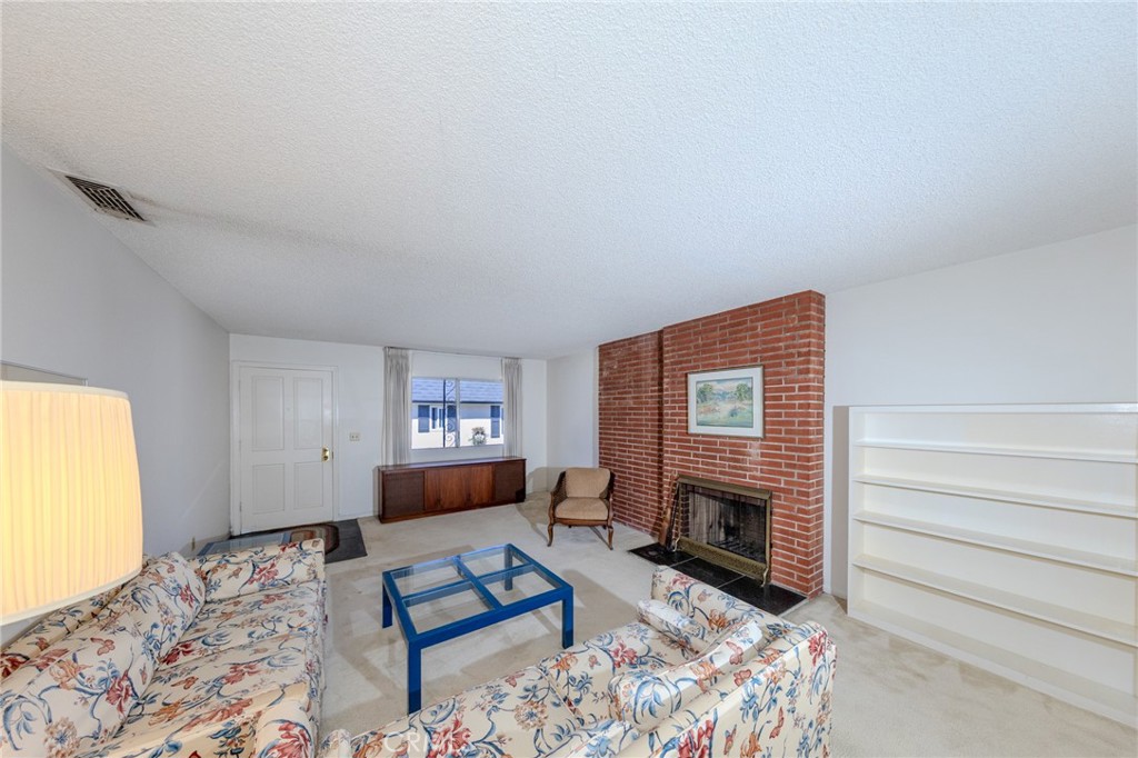 1356 Victoria D