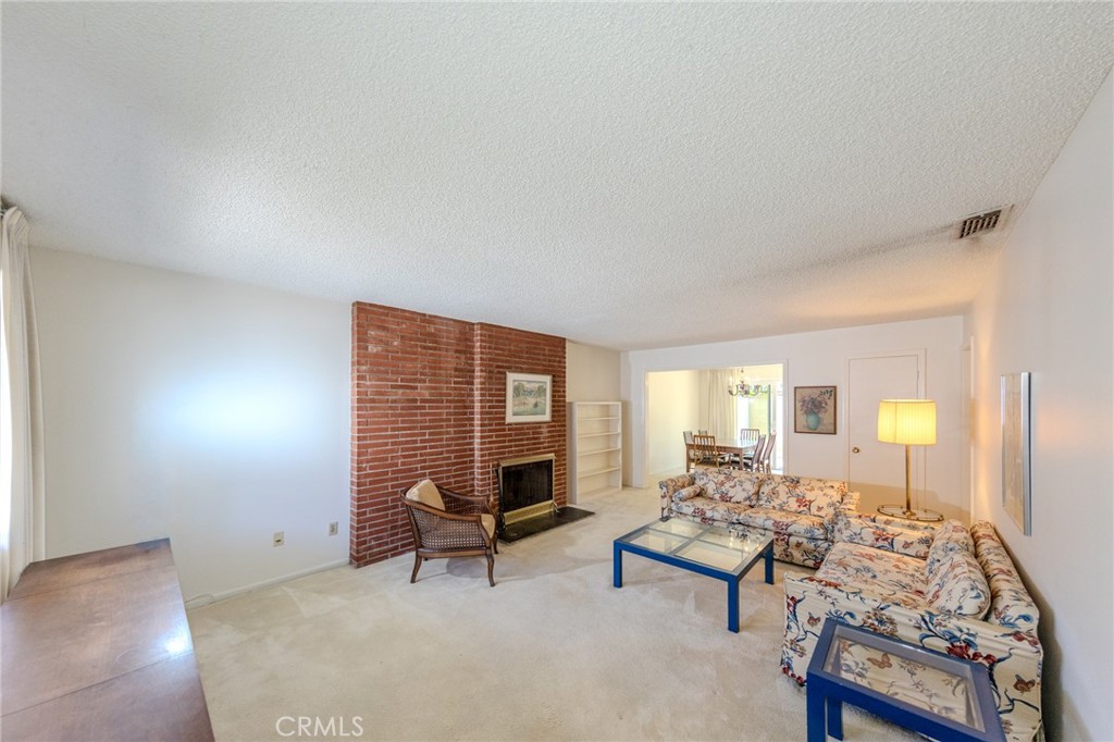 1356 Victoria D