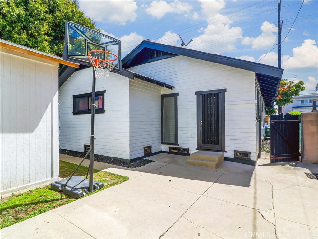 1209 S Grand Avenue 1211