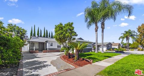 Photo of 5739 SIMPSON Avenue, North Hollywood, CA 91607 (MLS # 25593375) Photo of 5739 SIMPSON Avenue, North Hollywood, CA 91607 (MLS # 25593375)