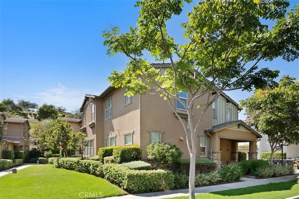 33 Lomada Street