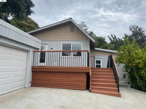 Photo of 114 Baxter St ST, Vallejo, CA 94590 (MLS # 41142745)