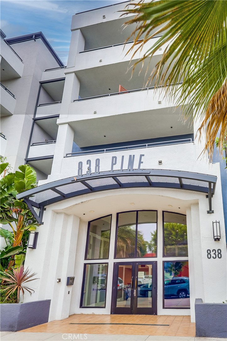 838 Pine Avenue 202