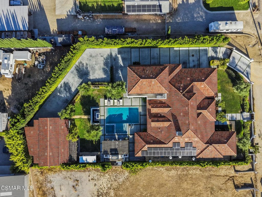 Properties 2 5099 Barnard Street