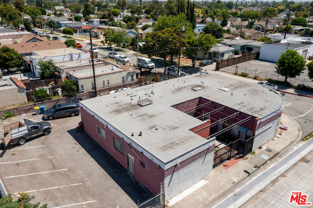 325 E Rosecrans Avenue
