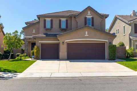 Photo of 35631 Sainte Foy Street St, Murrieta, CA 92563 (MLS # 260009087SD)