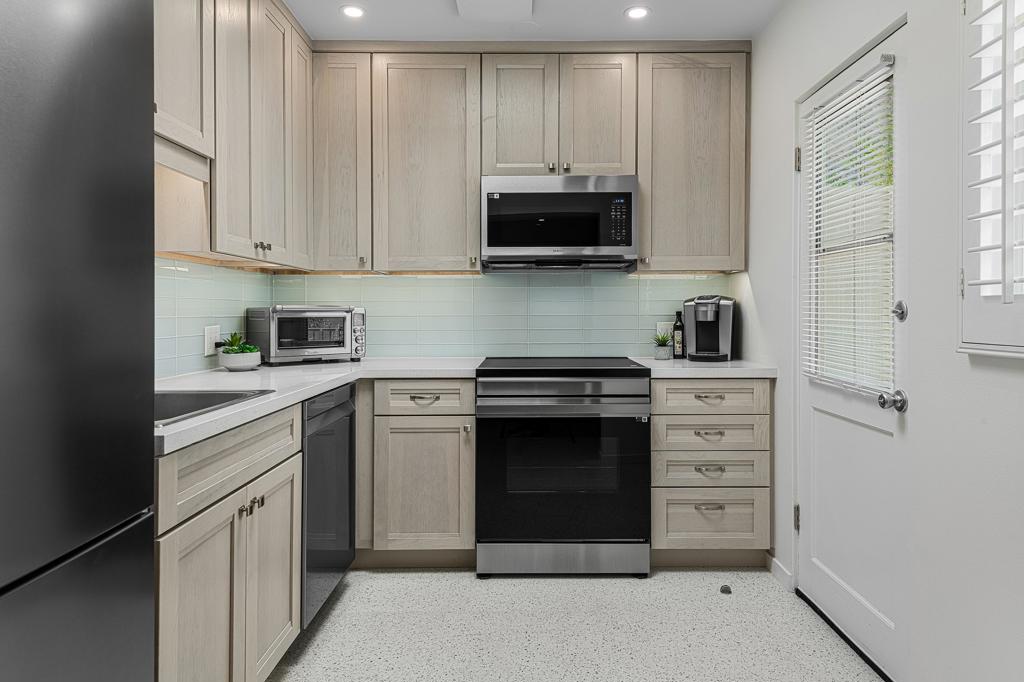 290 S San Jacinto Drive 1