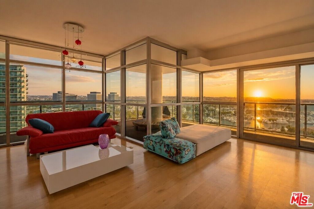 13700 Marina Pointe Drive
