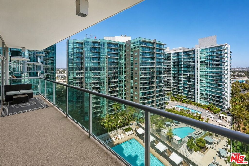 13700 Marina Pointe Drive 1401