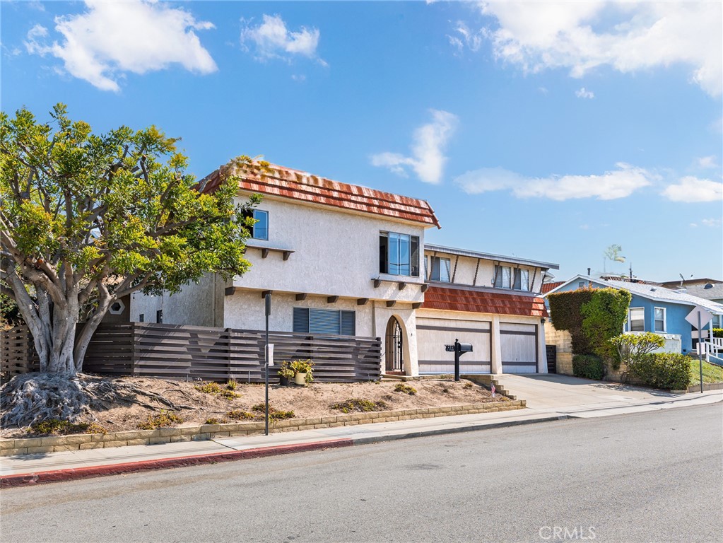 403 E Pine Avenue