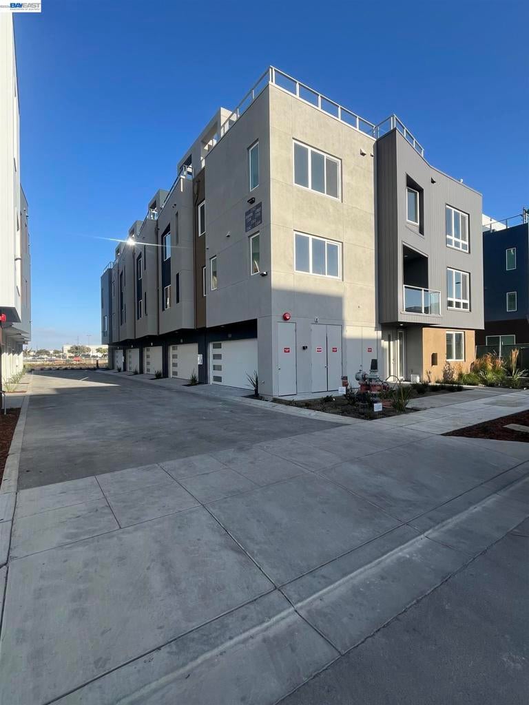 2360 Stanford Street St, Alameda CA 94501