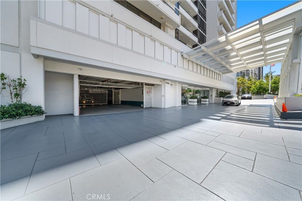 Photo of 10660 Wilshire Boulevard #609, Los Angeles, CA 90024 (MLS # TR25150695)