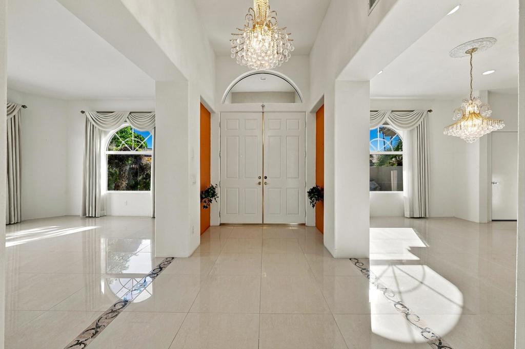 24 Via Elegante
