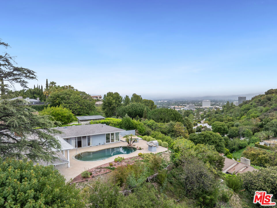 15901 High Knoll Road