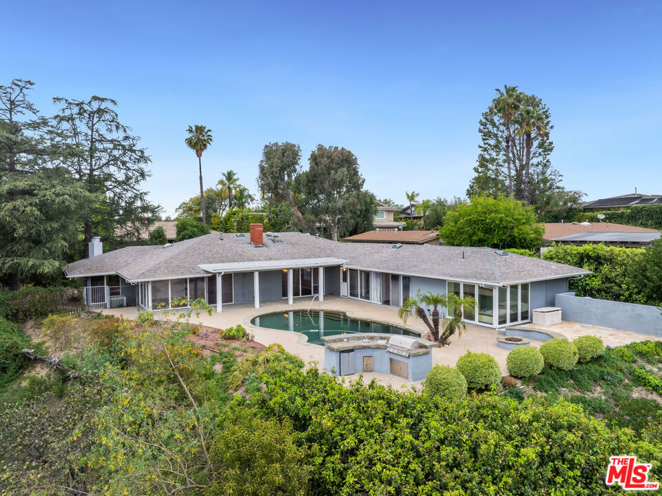15901 High Knoll Road