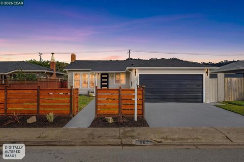 Photo of 667 667 Linda Mar Blvd Blvd, Pacifica, CA 94044 (MLS # 41125358)