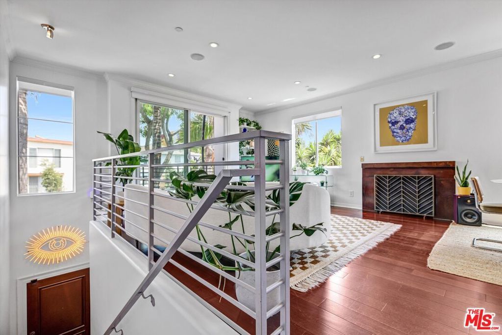 Photo of 1153 N Formosa Avenue #2, Los Angeles, CA 90046 (MLS # 25541419)