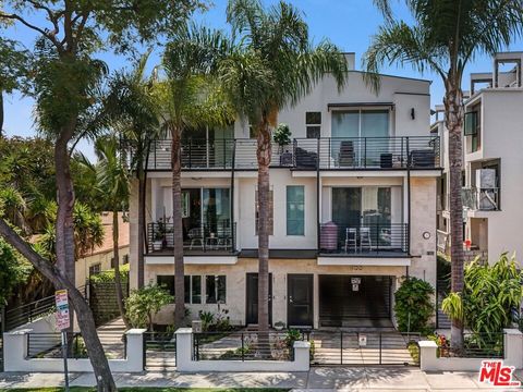 Photo of 1153 N Formosa Avenue #2, Los Angeles, CA 90046 (MLS # 25541419)