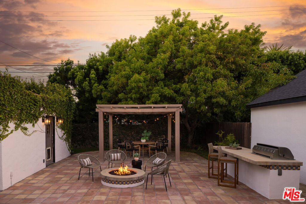 2321 Manning Avenue
