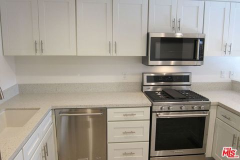 Tiny photo for 2909 Arizona Avenue #16, Santa Monica, CA 90404 (MLS # 26645015)