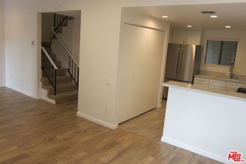 Tiny photo for 2909 Arizona Avenue #16, Santa Monica, CA 90404 (MLS # 26645015)