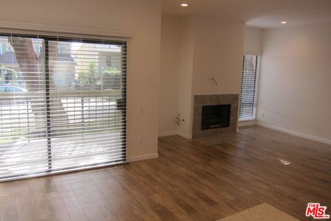 Tiny photo for 2909 Arizona Avenue #16, Santa Monica, CA 90404 (MLS # 26645015)
