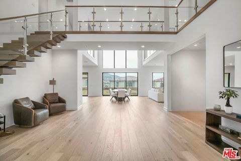 Photo of 20150 W Galway Lane, Porter Ranch, CA 91326 (MLS # 25494817)