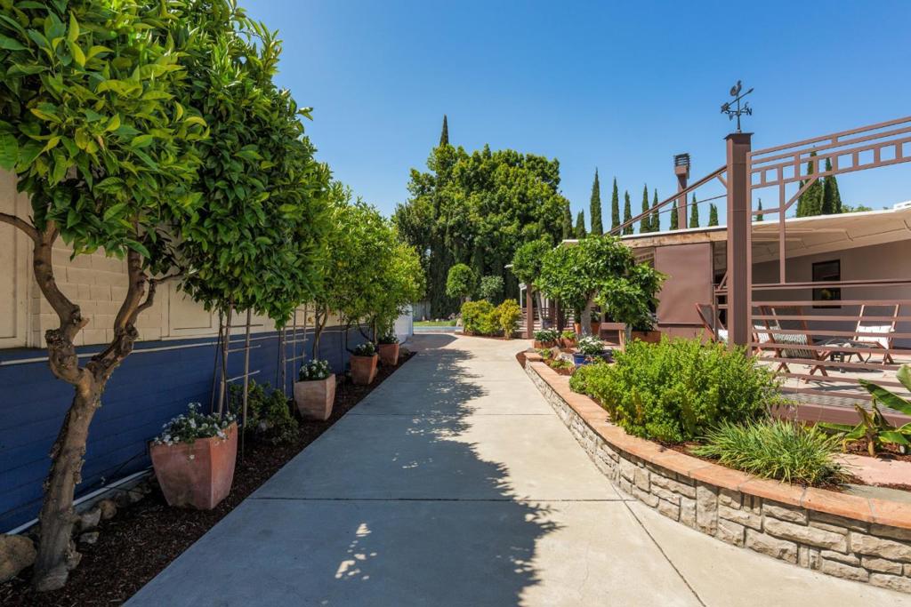3160 Louis Road