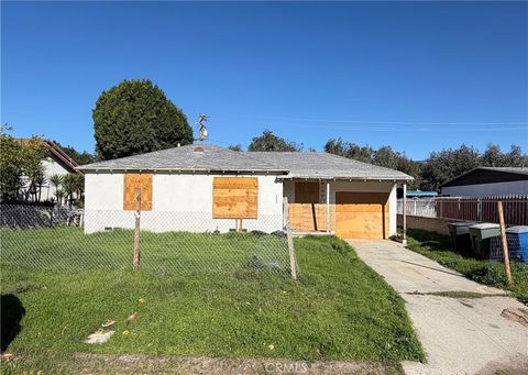 Photo of 1530 W 21st St, San Bernardino, CA 92411 (MLS # PW26006511)