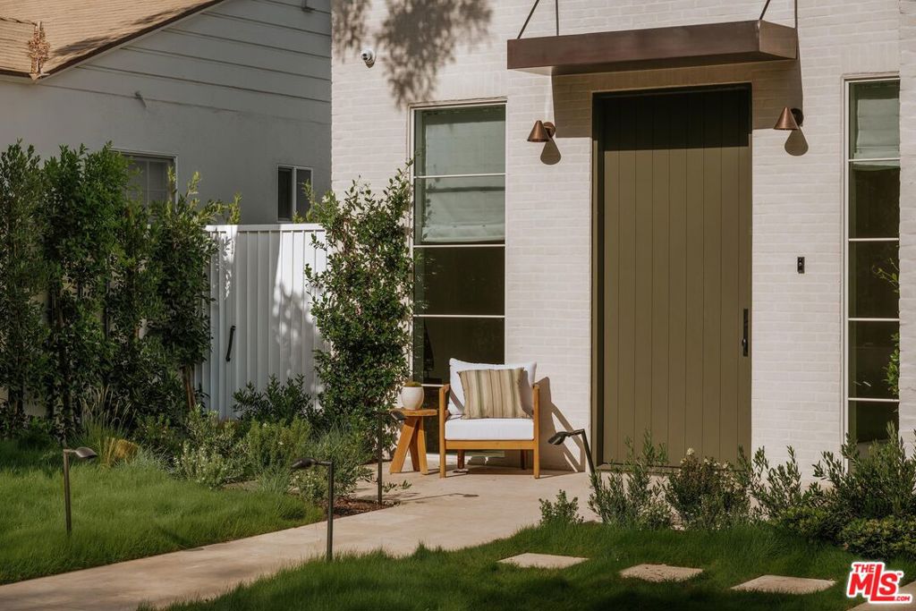 Photo of 4534 Ethel Avenue, Studio City, CA 91604 (MLS # 26863467)
