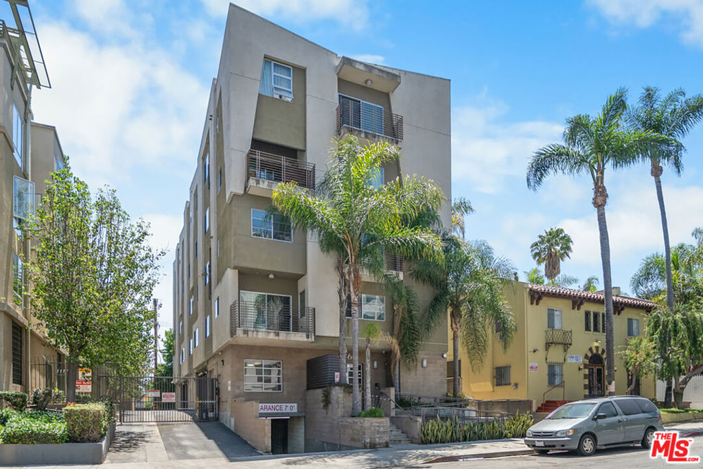 2864 Sunset Place 201
