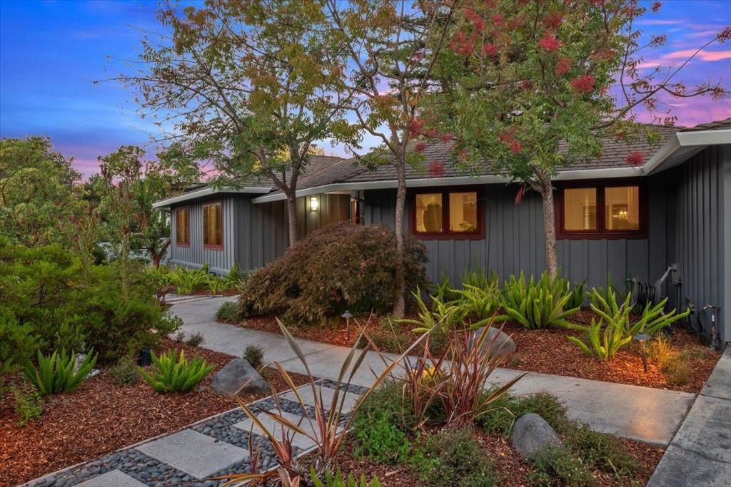 Photo of 375 La Cuesta Drive, Portola Valley, CA 94028 (MLS # ML82025326)