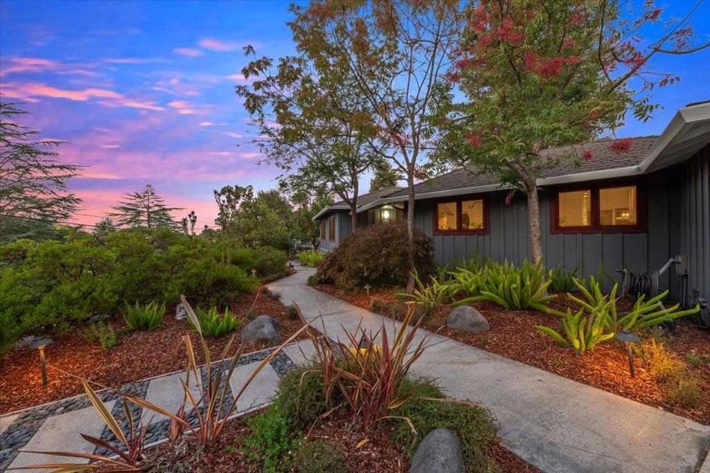 Photo of 375 La Cuesta Drive, Portola Valley, CA 94028 (MLS # ML82025326)
