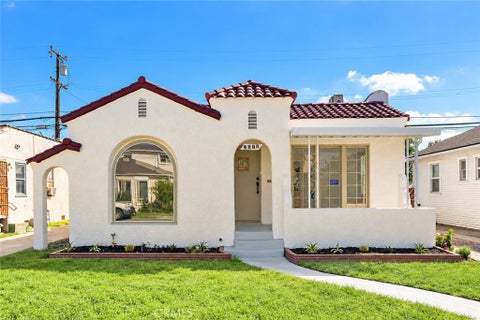 Photo of 6072 Myrtle Avenue, Long Beach, CA 90805 (MLS # OC26180211)
