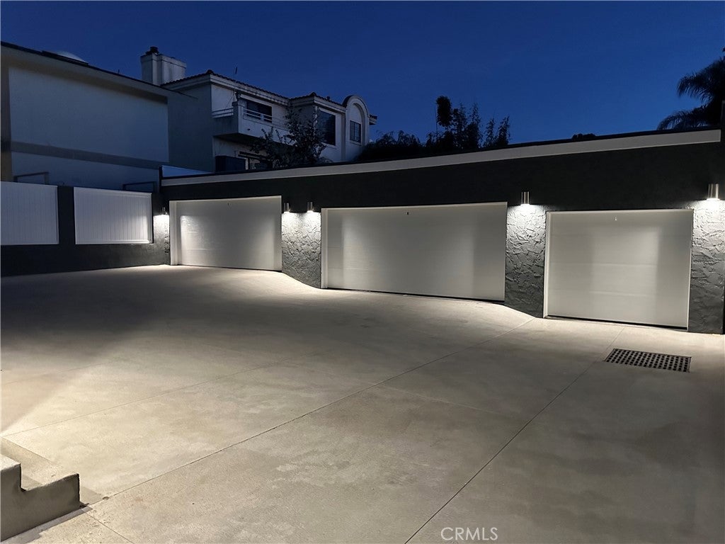 2118 Carnegie